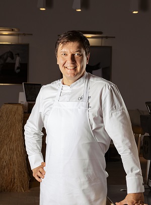Шеф-повар ресторана Savras — Александр Лебедев